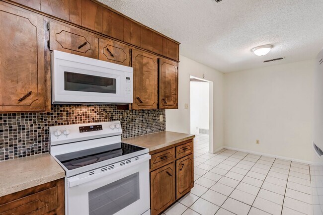 Building Photo - 2404 Andover Dr