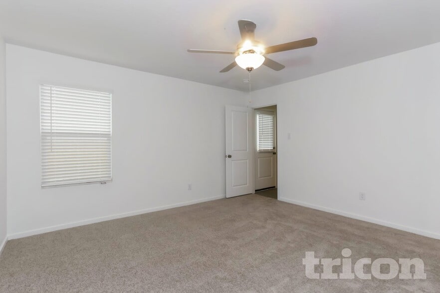 Building Photo - 15220 Dancehall Dr