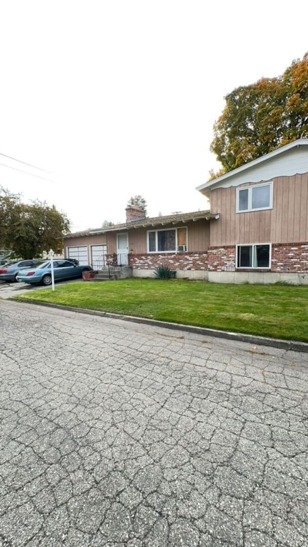 Building Photo - Maple Ave Duplex
