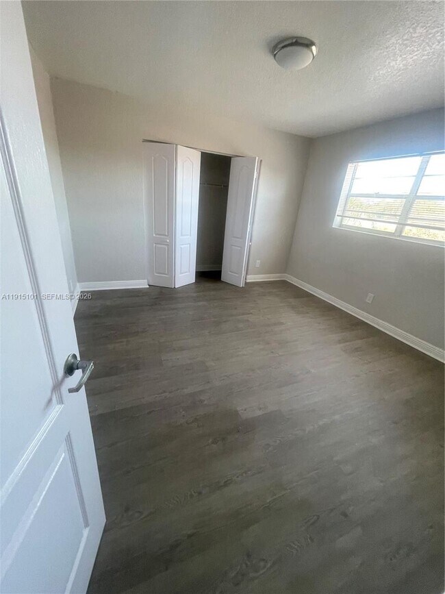 Building Photo - 110 SE 2nd St