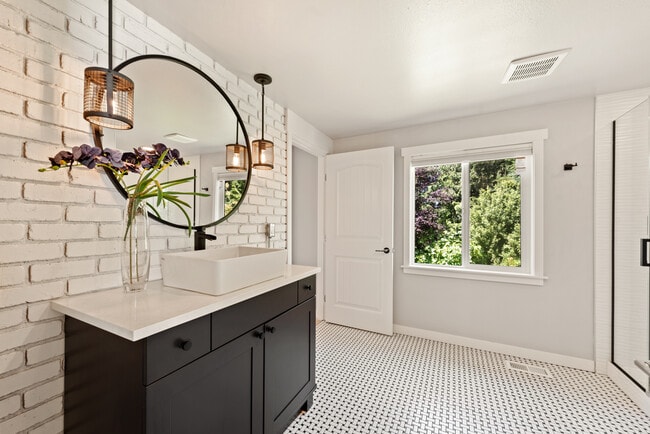 Building Photo - 6119 114th Ave NE