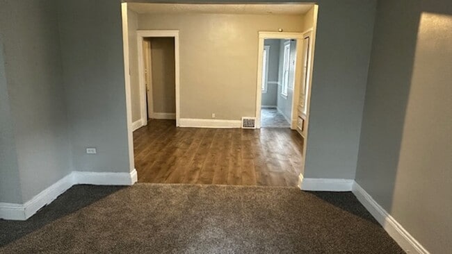 Building Photo - Nice Cozy downstairs unit