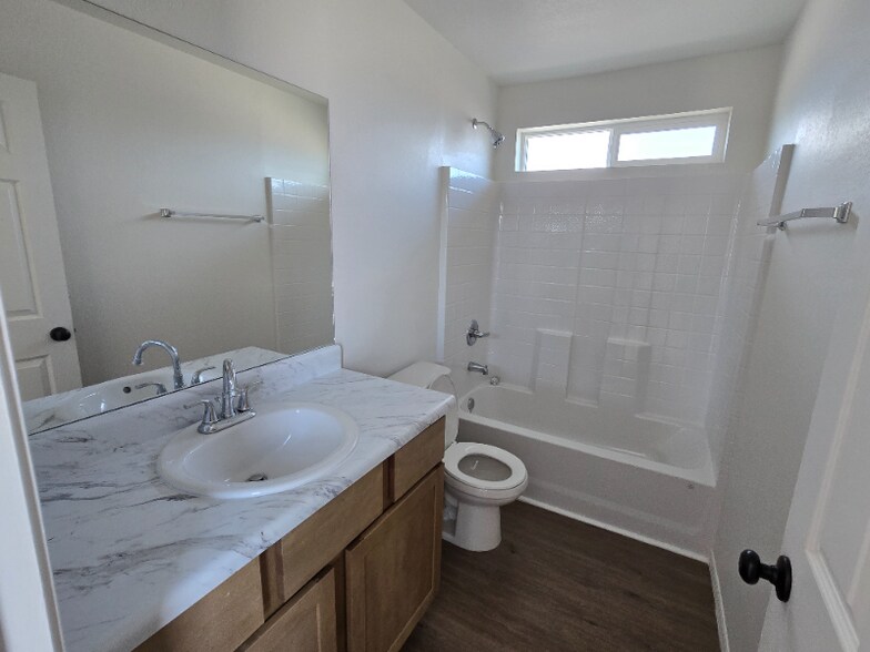 Building Photo - 4982 E 46th Pl
