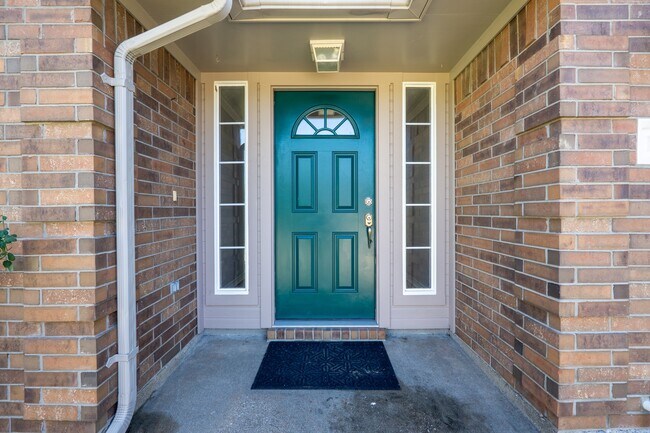 Building Photo - 1520 Strasburg Cir