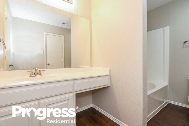 Building Photo - 5529 Alta Verde Cir