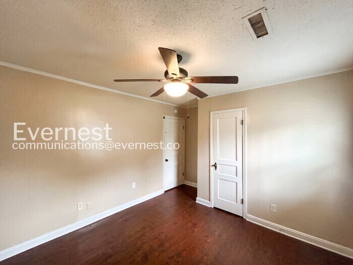 Building Photo - 4911 Buford Ave