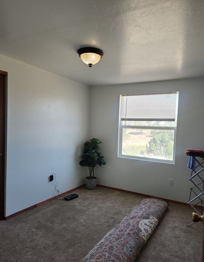 Building Photo - 3 bed 2 bath house