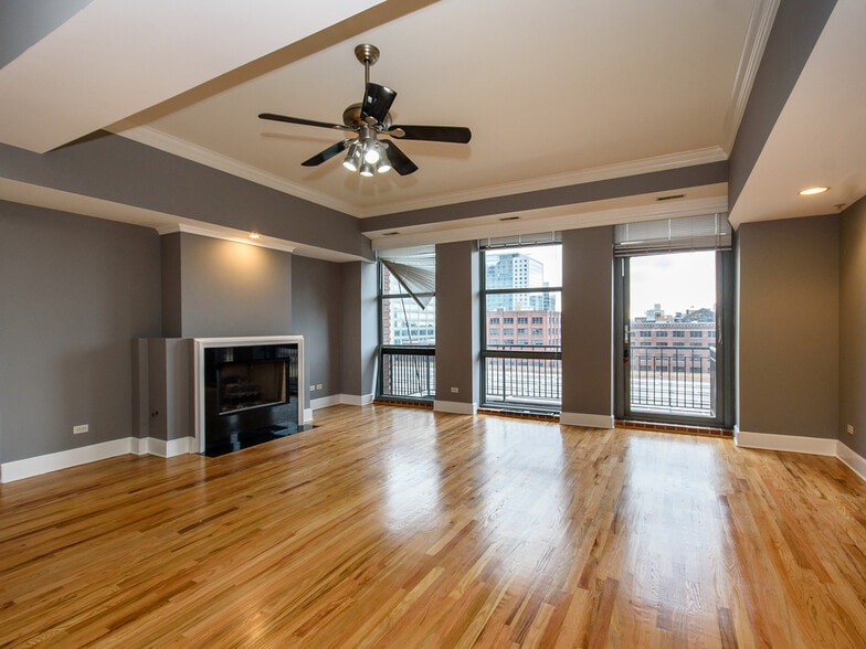 Building Photo - 165 N Canal St