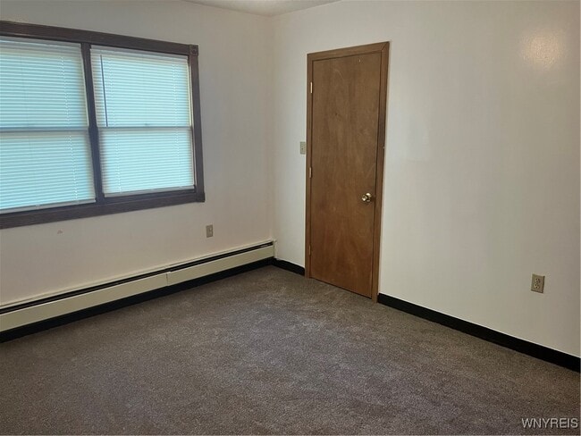Building Photo - 206 Hillcrest Dr