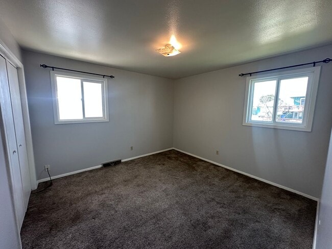 Building Photo - 520 W 32nd St