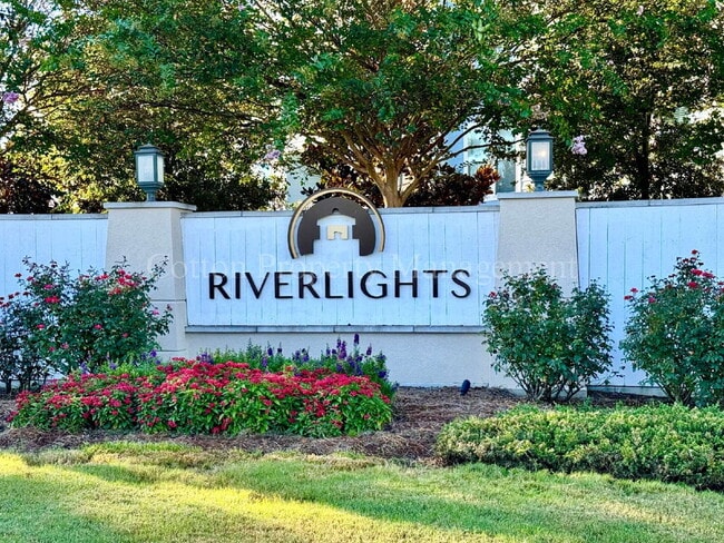 Building Photo - 2BR/2.5BA townhome in River Lights Communi...