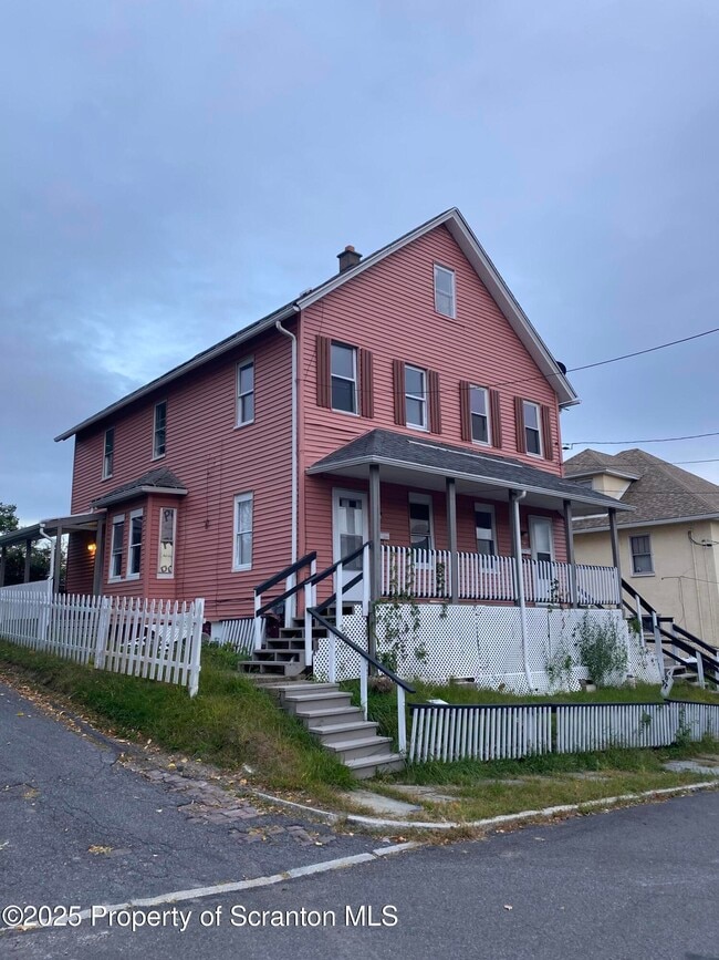 Building Photo - 2120-2122 Belmont Terrace