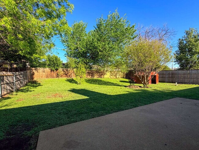 Building Photo - Charming 3-Bedroom Haven with Cozy Fireplace with Study in North Richland Hills!