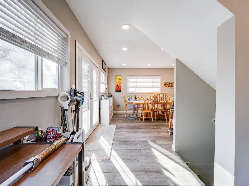 Building Photo - 705 S East St