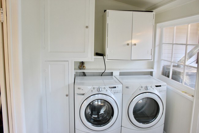 front loading washer/dryer - 3549 Schaefer St