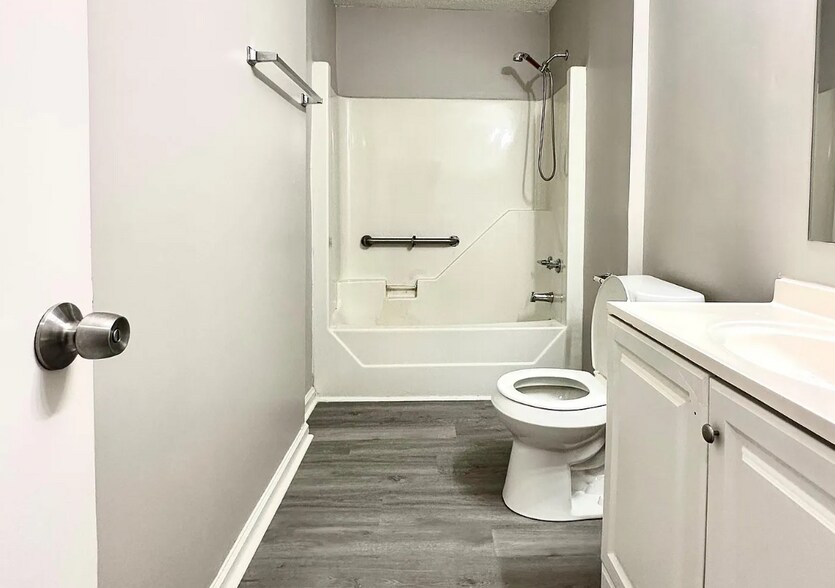 Building Photo - 136 Melba Ave SW