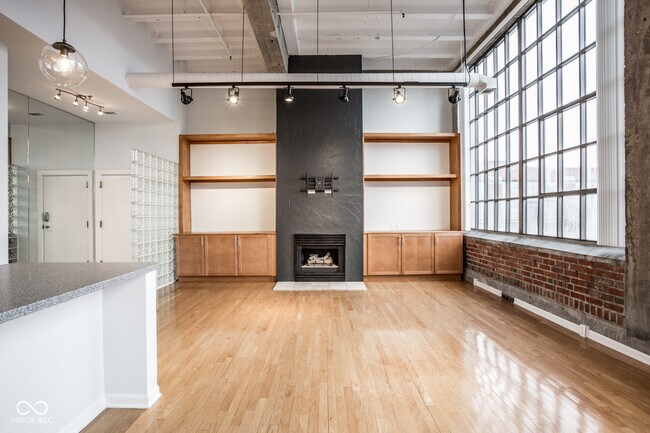 Building Photo - 611 N Park Ave