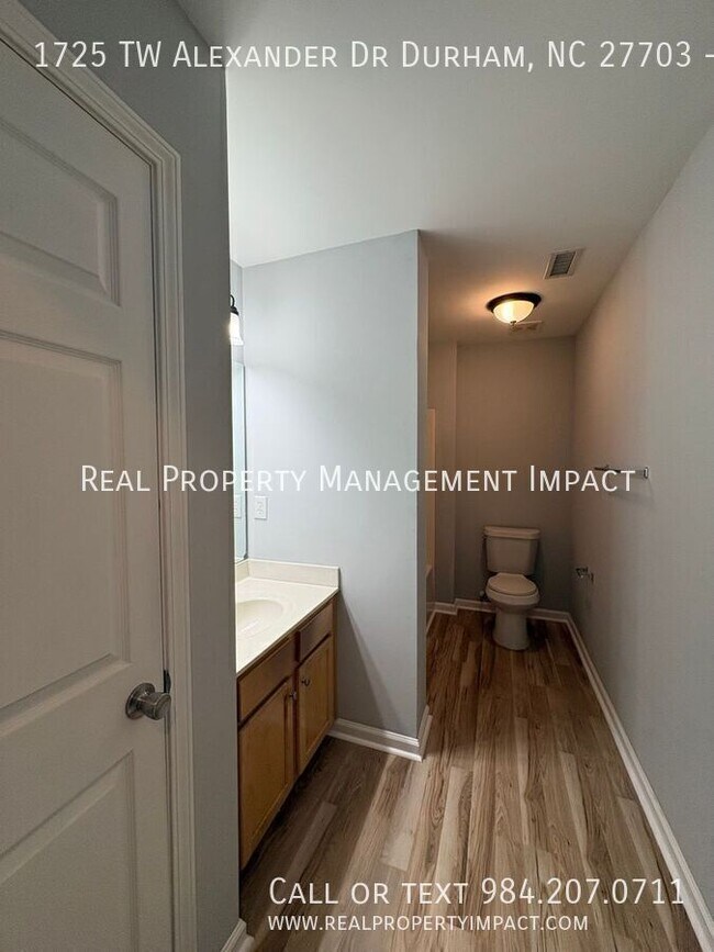 Building Photo - 1725 TW Alexander Dr