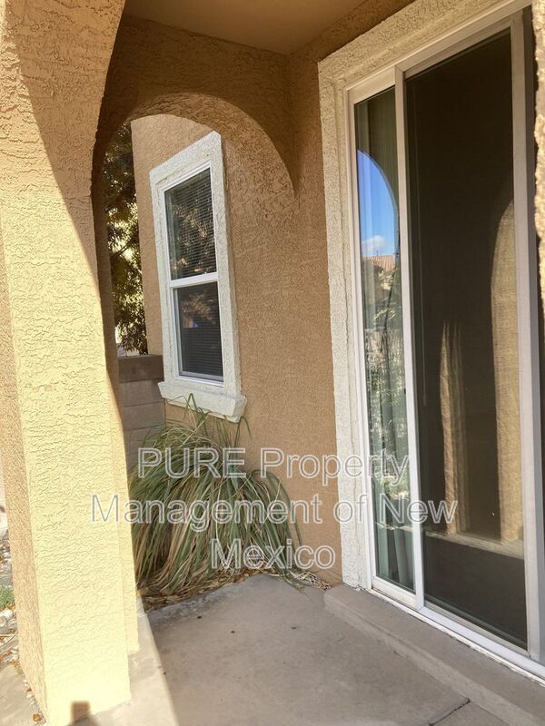 Building Photo - 601 Menaul Blvd NE