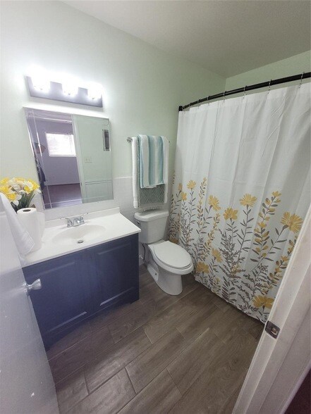 Building Photo - 7213 Beechnut St