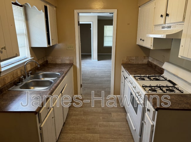 Building Photo - 940 Pebblebrook Dr