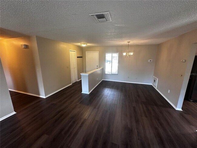 Building Photo - 321 Redwing Way