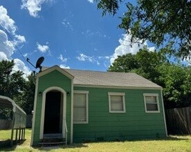 Building Photo - "Charming 2-Bedroom Home – Cozy and Comfortable 759 Sq Ft Living!"