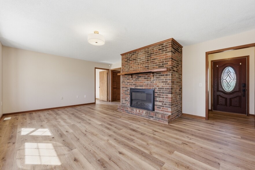 Building Photo - 1325 Sun Valley Rd