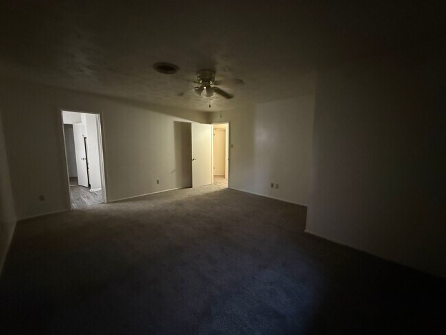 Building Photo - 2723-2723 Fair Palms Pl