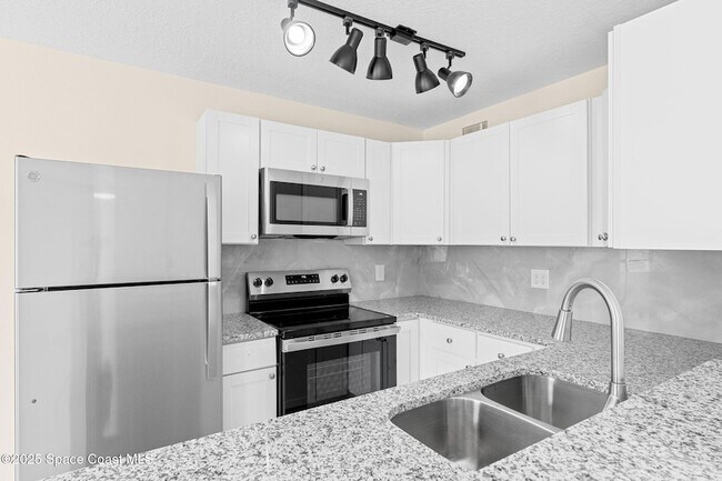 Building Photo - 1884 Agora Cir SE