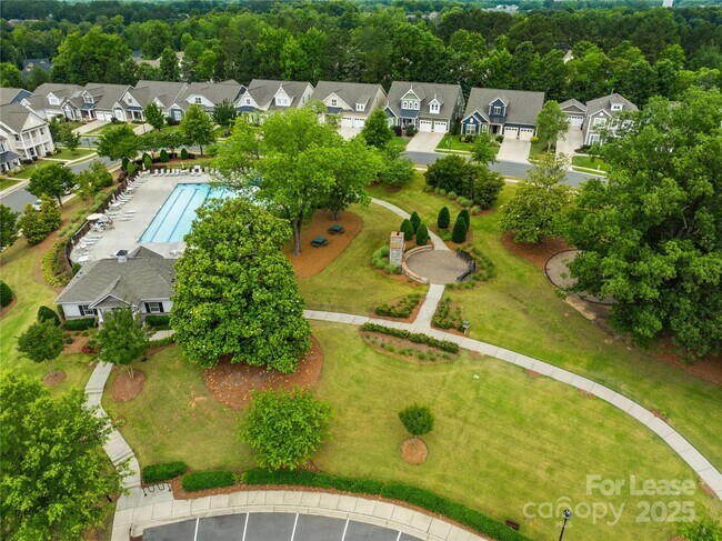 Building Photo - 5086 Waterloo Dr