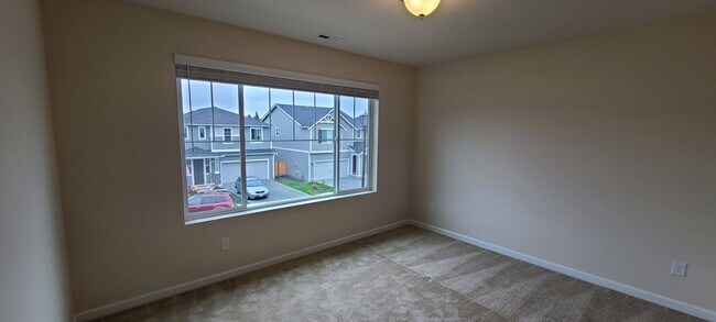 Building Photo - Gorgeous 3- bedroom 2.5 bathroom Port Orch...