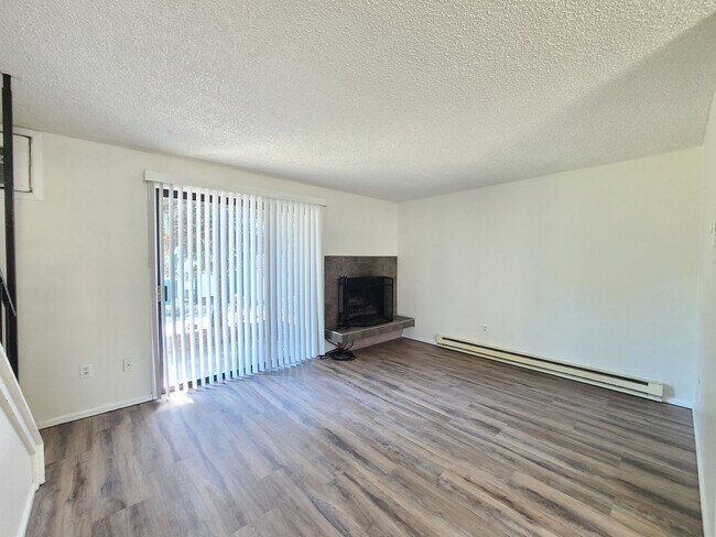 Building Photo - $1,150 - 1 Bed / 1 Bath Bright and Airy Condo on Spokane River