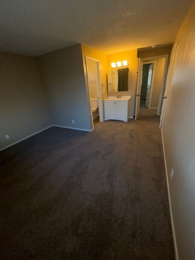Building Photo - Upgrade Your Living: Spacious 4-Bedroom Ho...