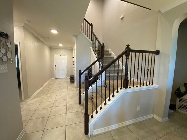 Building Photo - 675 Pebble Bend