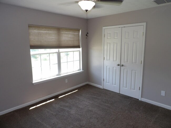 Building Photo - 123 Serena Way