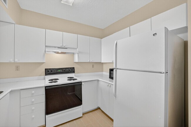 Building Photo - 3020 NE 32nd Ave