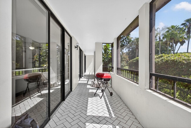 Building Photo - 4770 Fountains Dr S