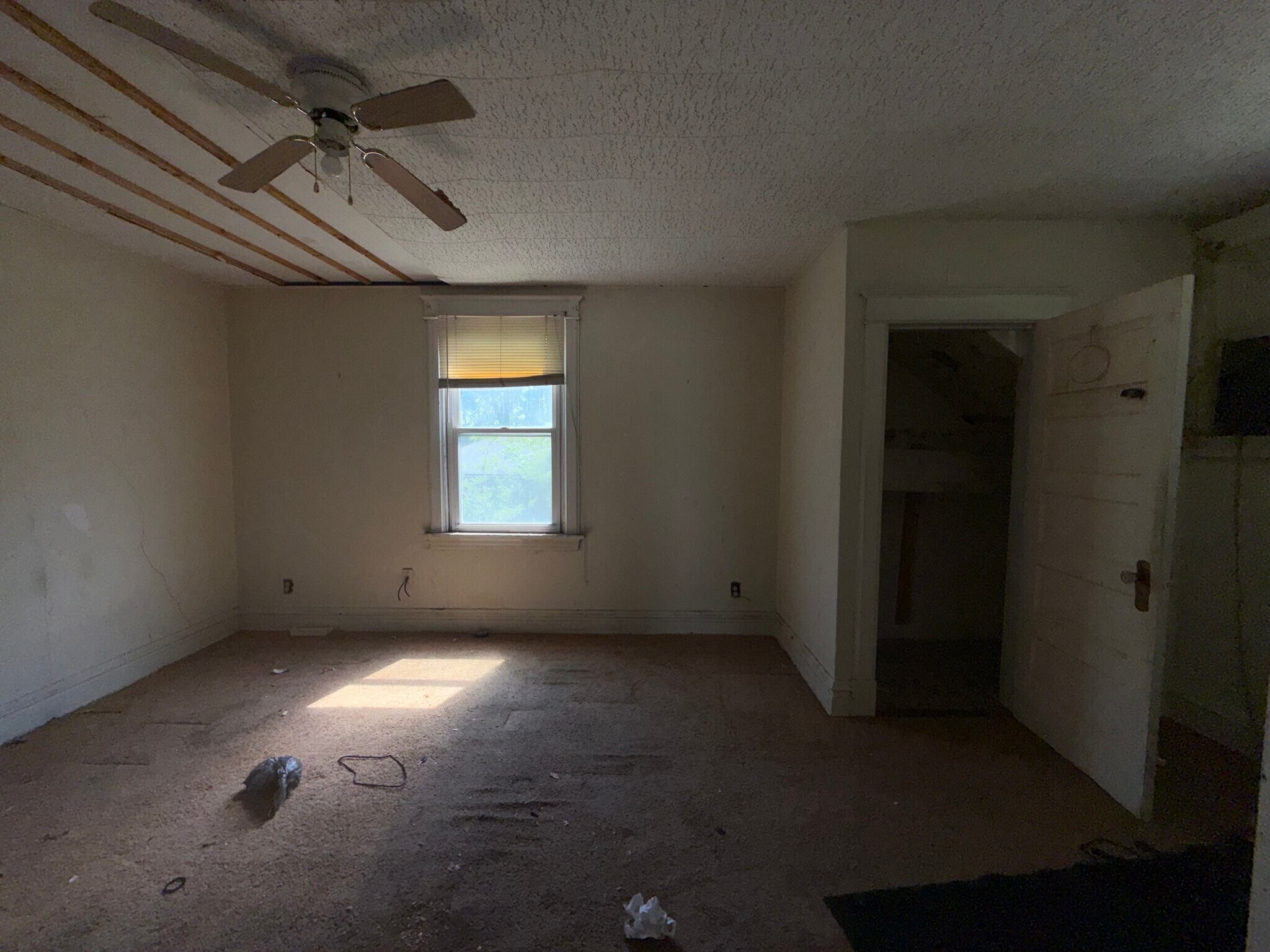 Building Photo - 2118 Rosebud Ave