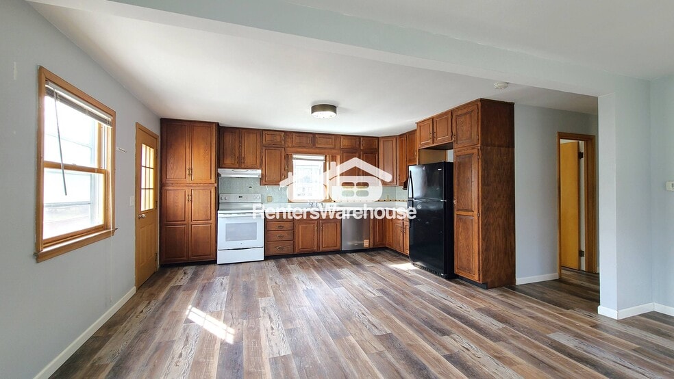 Building Photo - 525 Birch St