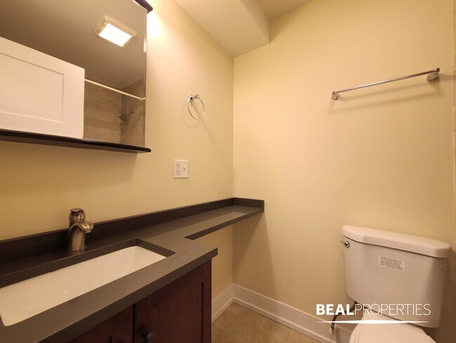 Building Photo - 555 W Arlington Pl