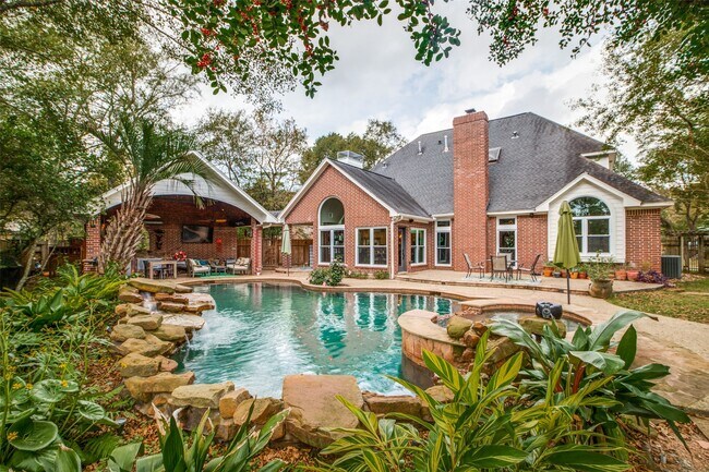 Building Photo - 7 Deer Lake Ct