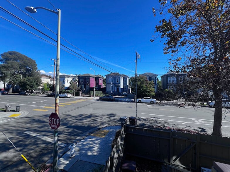 Building Photo - 1039 Peralta St