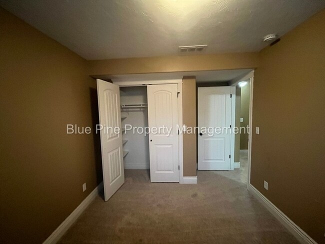 Building Photo - 2717 Mary Dr