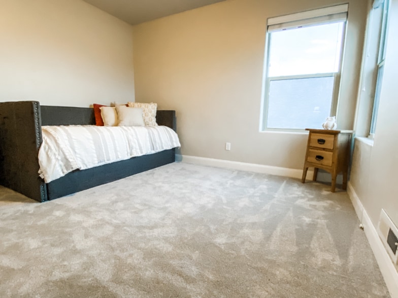 Building Photo - 514 N Vandries Way