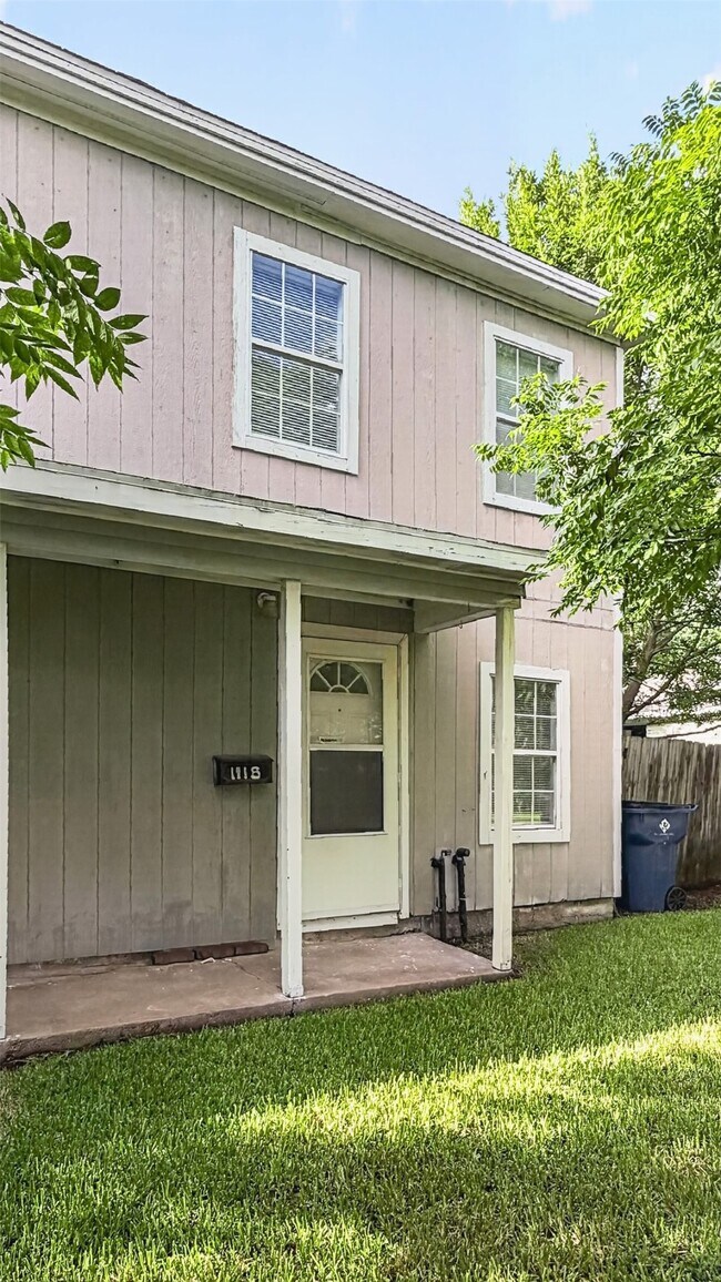 Building Photo - 1118 Hunter Dr