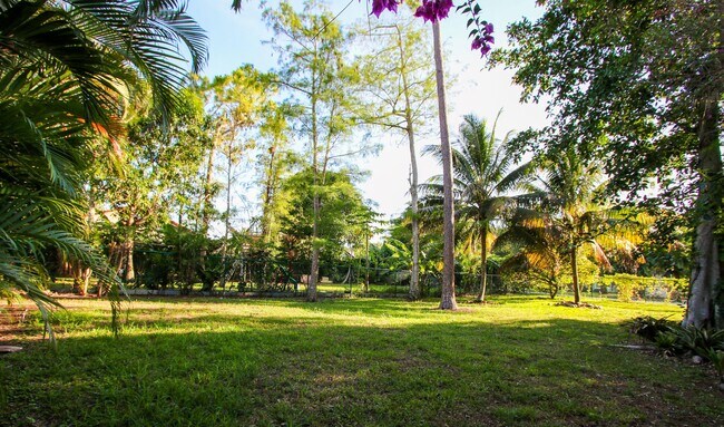 Building Photo - 661 Lake Wellington Dr