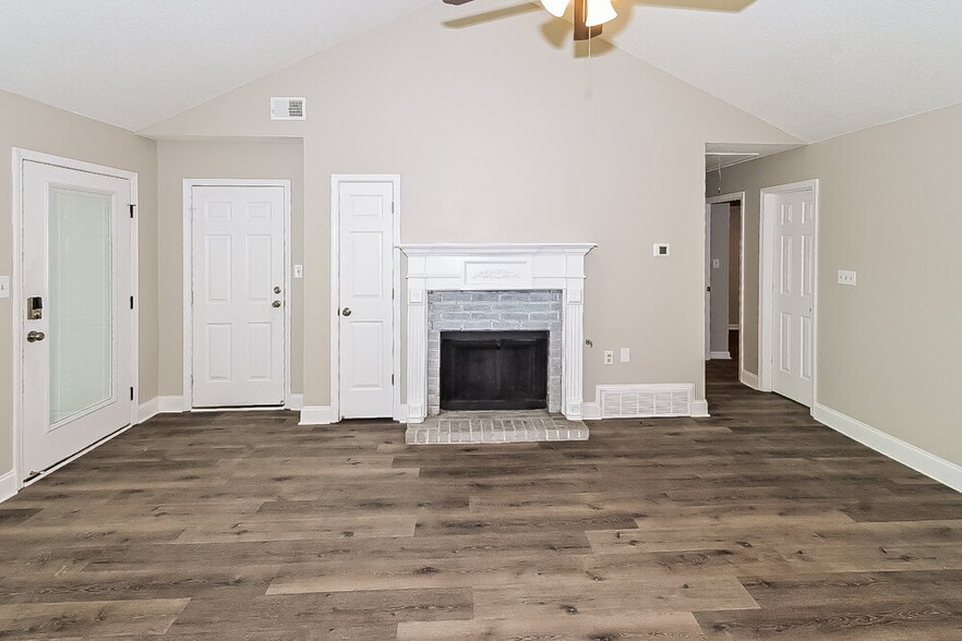 Building Photo - 9846 Riggan Dr