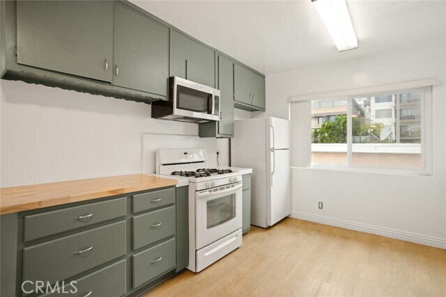Building Photo - 740 W 27th St