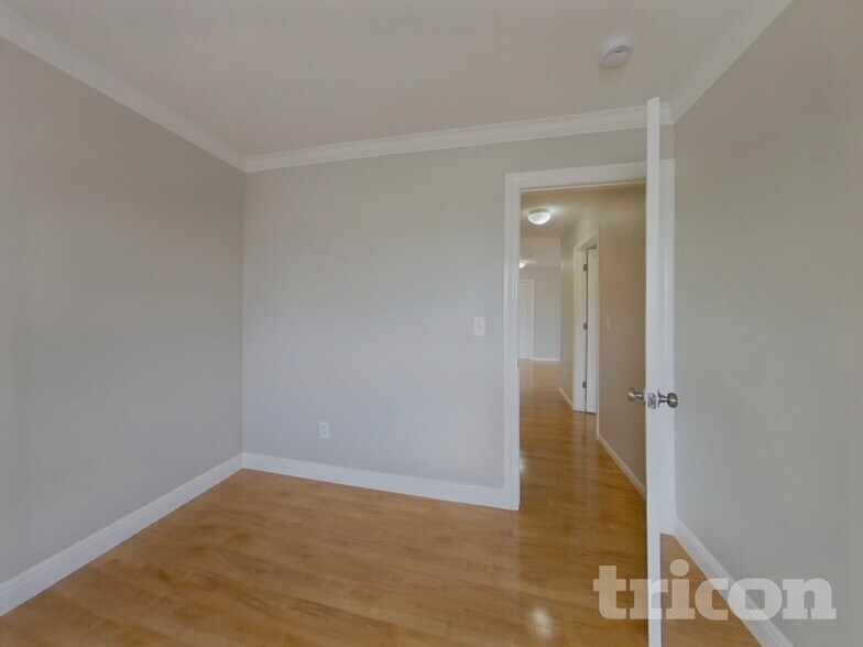 Building Photo - 9909 Vine St